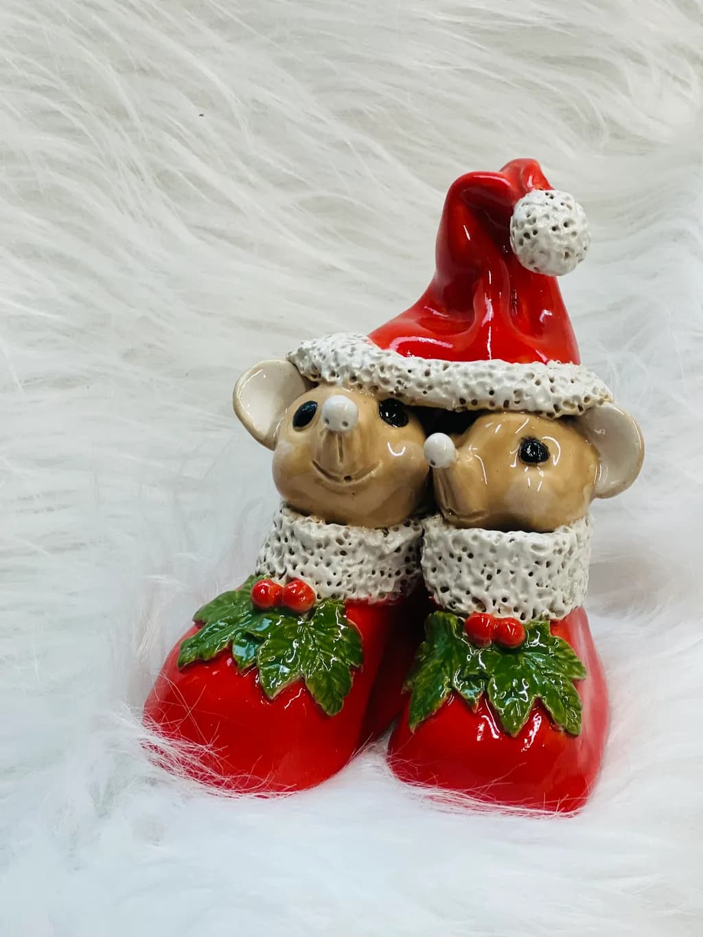 Charming Holiday Mice: Festive Ceramic Decoration for a Whimsical Touch