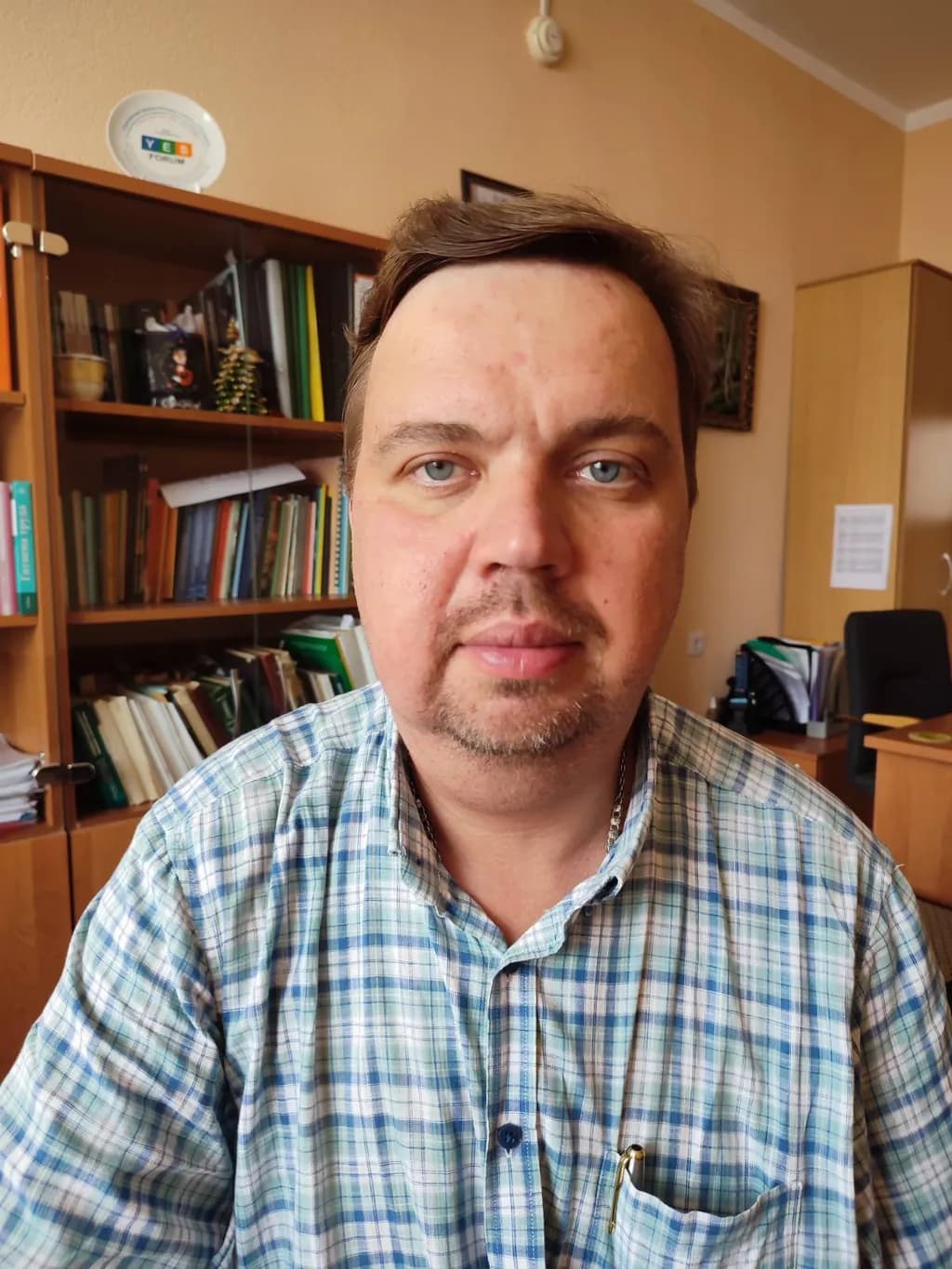 Reflections of Thought: A Portrait in a Scholarly Space