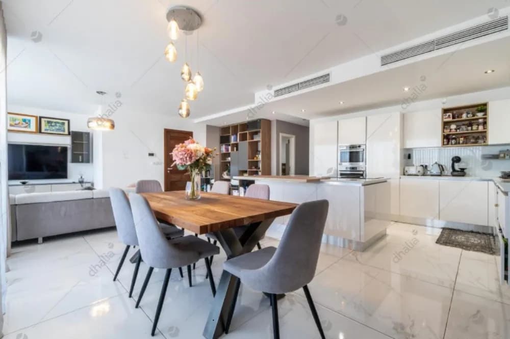 Modern Elegance: A Bright and Inviting Kitchen-Dining Space with Contemporary Design Elements