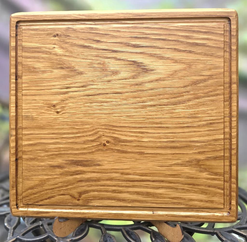 Natural Elegance: Handcrafted Wooden Box with Rich Texture and Timeless Craftsmanship