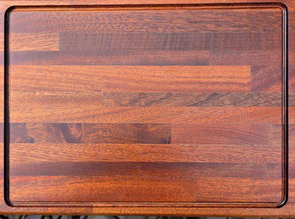 Elegant Grain: A Textured Wooden Cutting Board for Your Kitchen Masterpieces