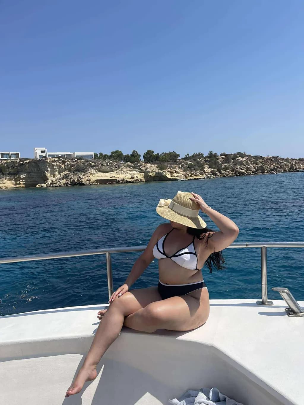 Serenity on the Waves: A Captivating Moment of Coastal Bliss