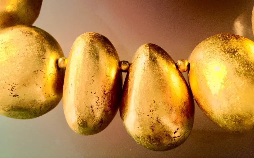 Golden Harmony: A Sculptural Necklace of Organic Elegance