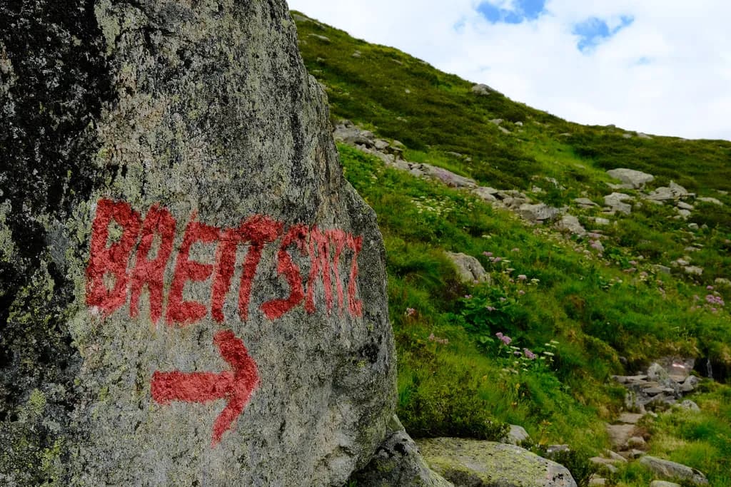 Whispers of the Wilderness: The Guiding Stone of Brettstol