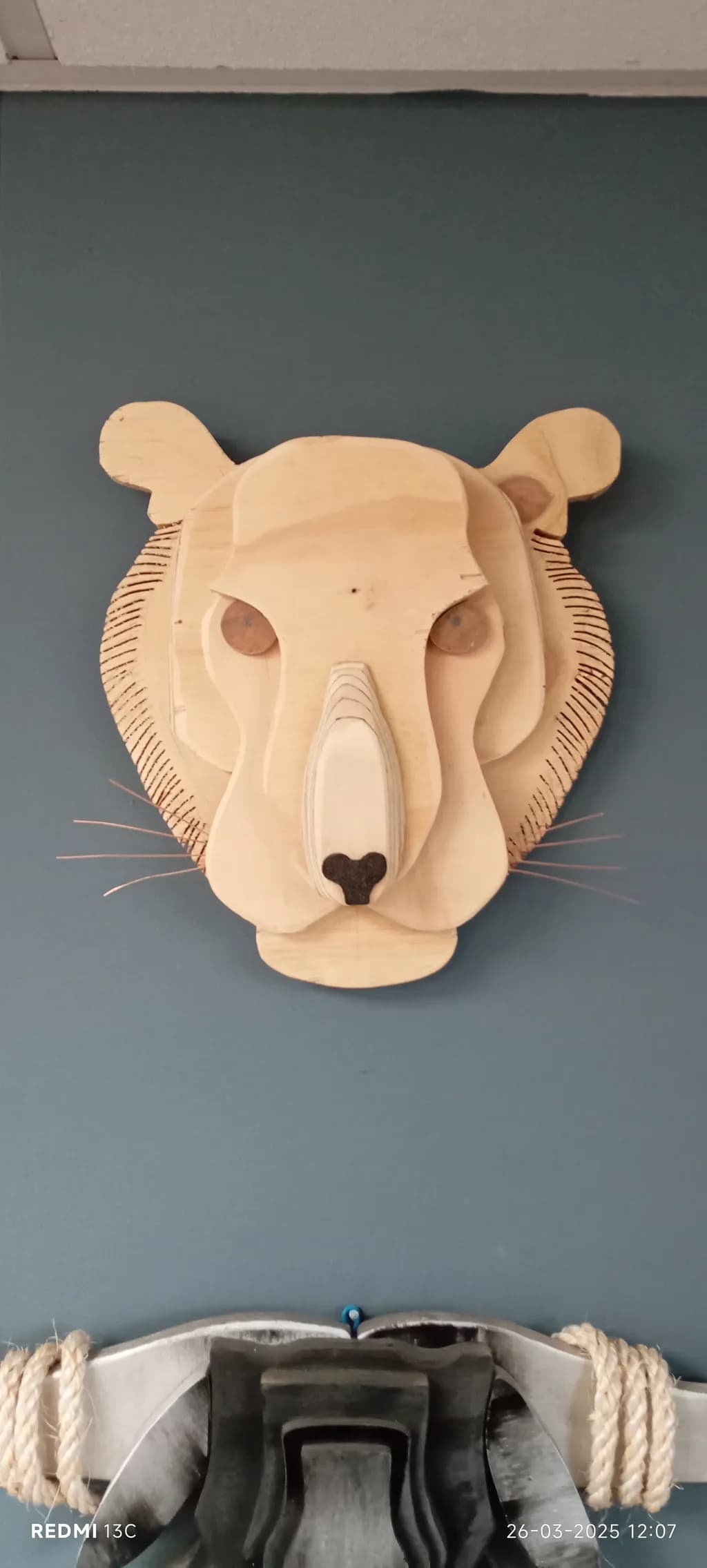 Majestic Wooden Lion Head Wall Art: A Unique Blend of Nature and Craftsmanship
