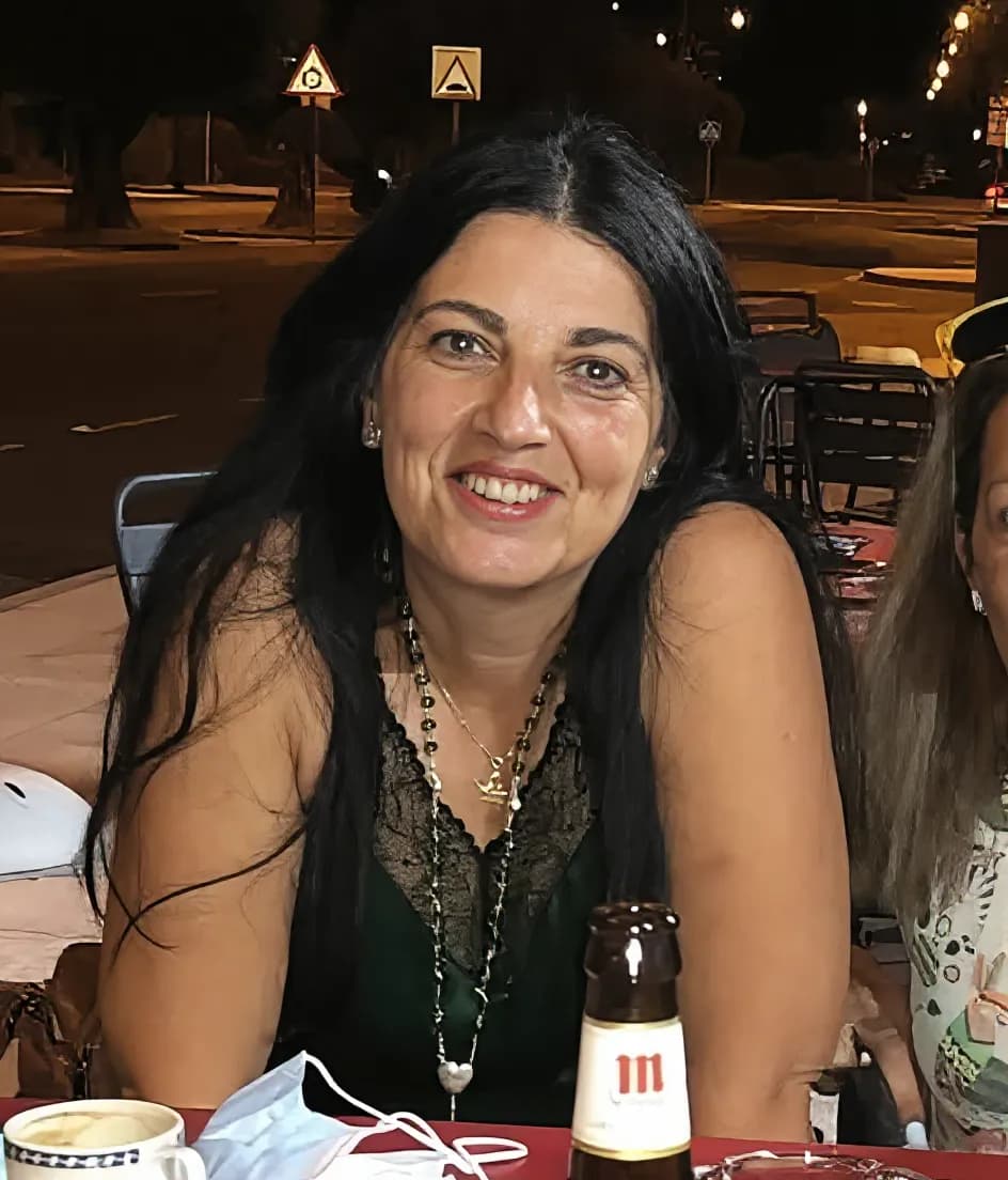 Joyful Nights: Celebrating Friendship and Relaxation Under the Stars