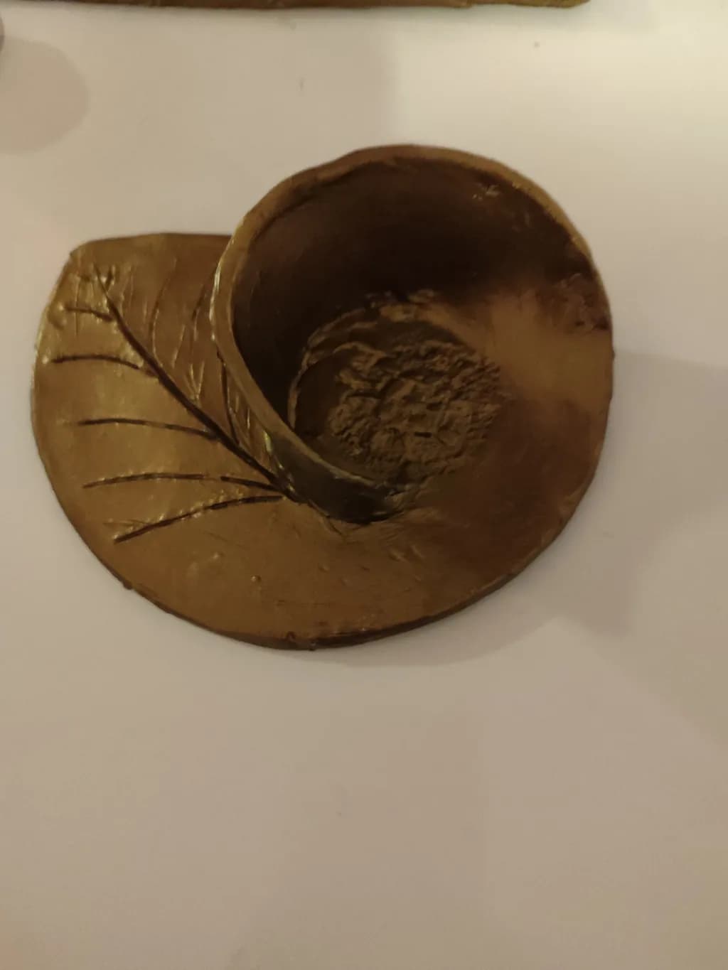 Golden Leaf Embrace: Handcrafted Ceramic Bowl with Nature's Touch