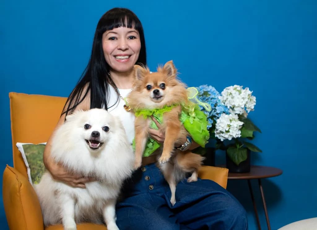 Joyful Companionship: A Heartwarming Portrait of Love and Laughter with Adorable Pomeranians