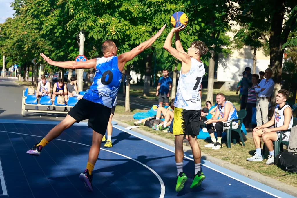 Dynamic Showdown: The Art of Basketball in Motion