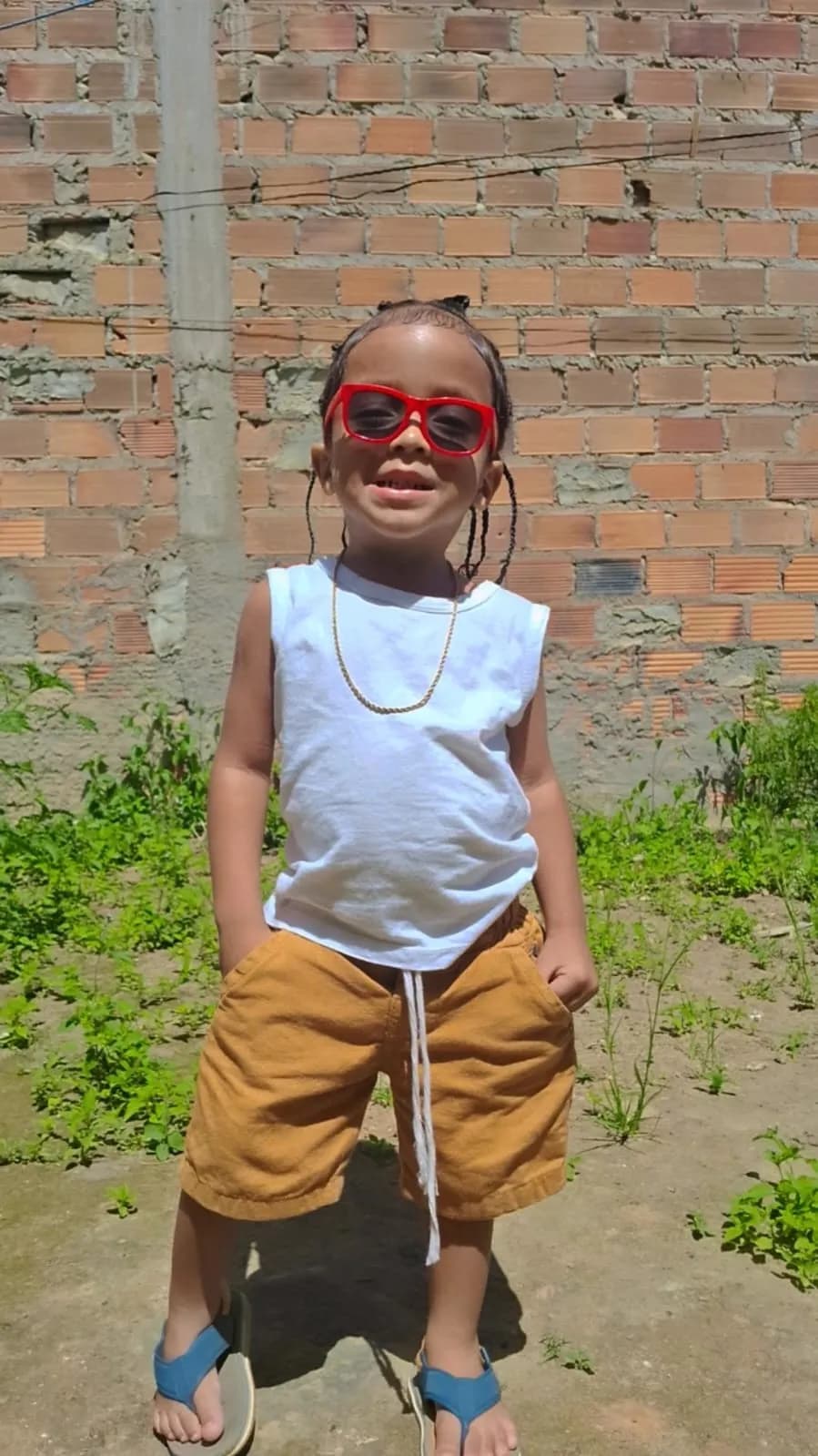 Sunny Vibes: A Playful Portrait of Childhood Joy and Style