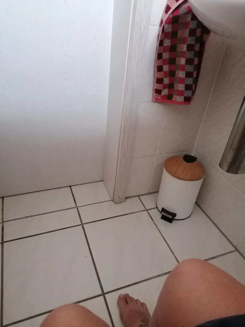 Quiet Moments: A Glimpse into Everyday Solitude in the Bathroom Space