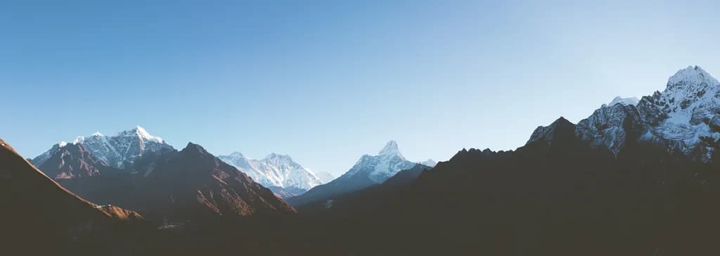 Majestic Mountain Panorama: A Serene Escape into Nature's Grandeur