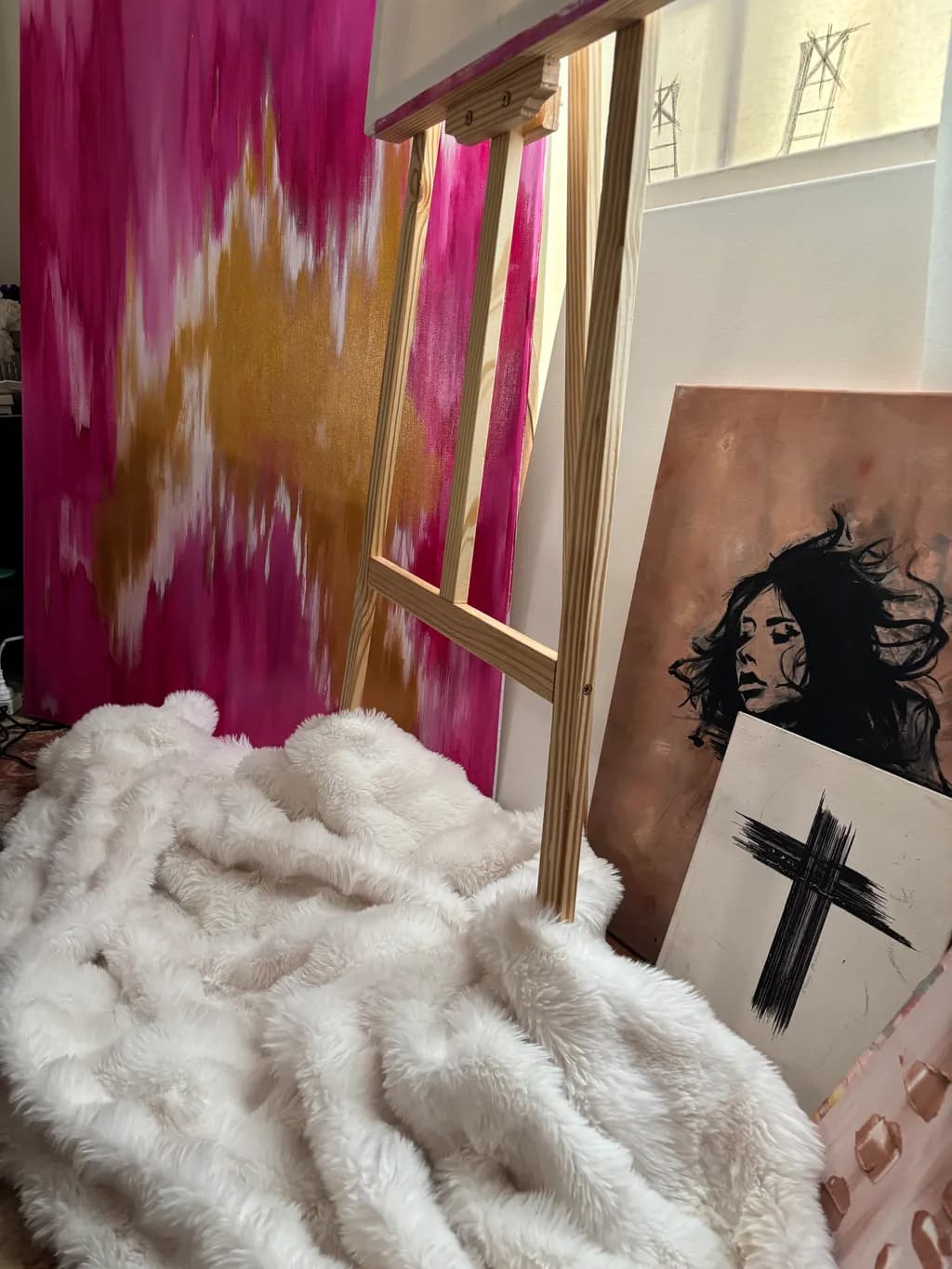 Whispers of Color: A Cozy Artistic Retreat in Pink and Gold