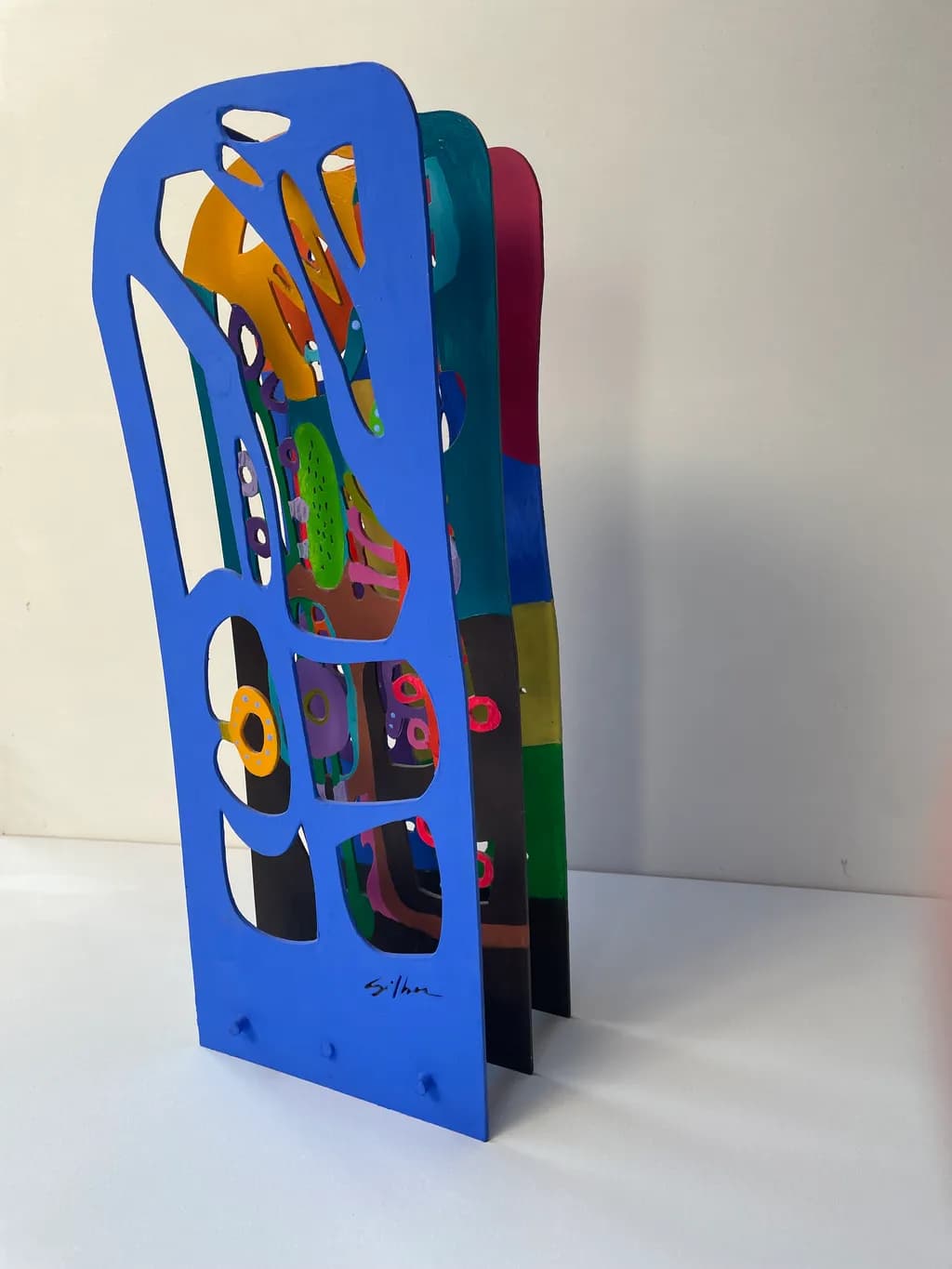 Vibrant Dimensions: An Abstract Exploration of Colorful Modern Sculpture