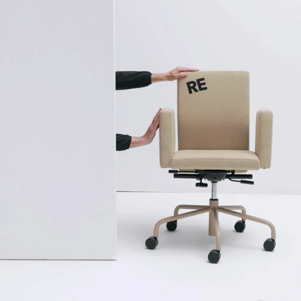 Reimagined Comfort: The Minimalist Office Chair Experience