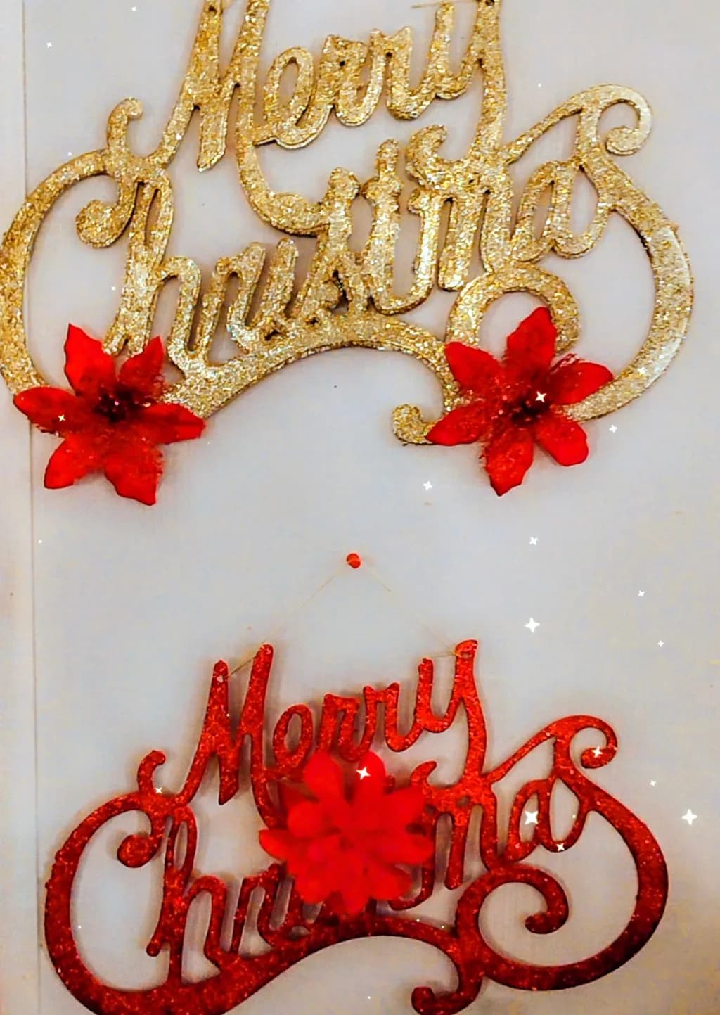 Festive Elegance: Glittering "Merry Christmas" Wall Art with Poinsettia Accents