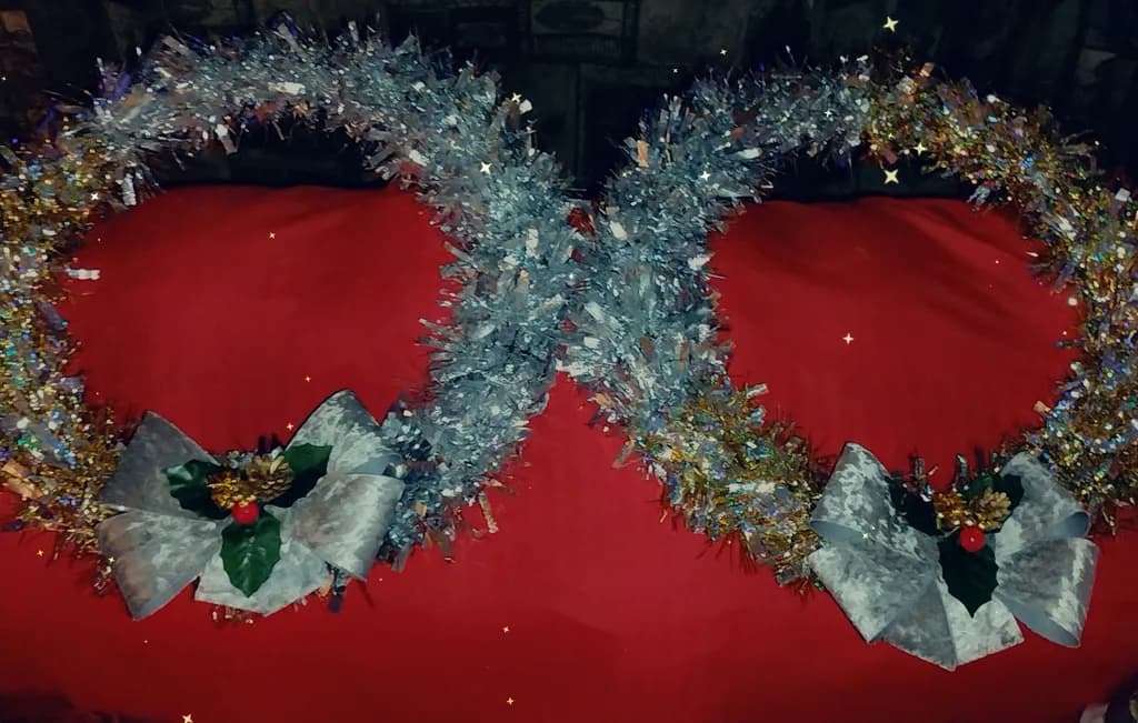 Twinkling Holiday Elegance: Dual Tinsel Wreaths with Festive Bows