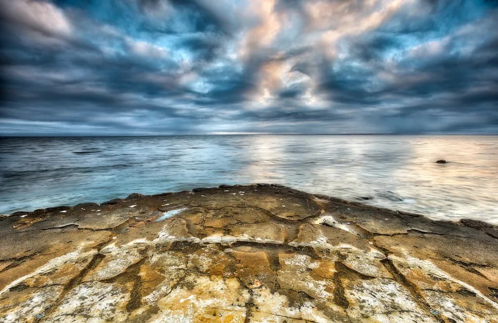 Rugged Horizon