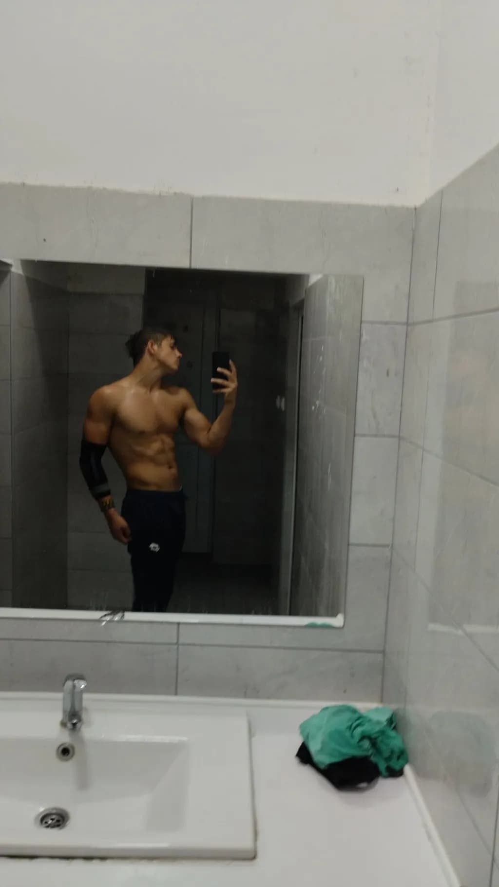 Reflections of Strength: A Self-Portrait in the Mirror of Determination