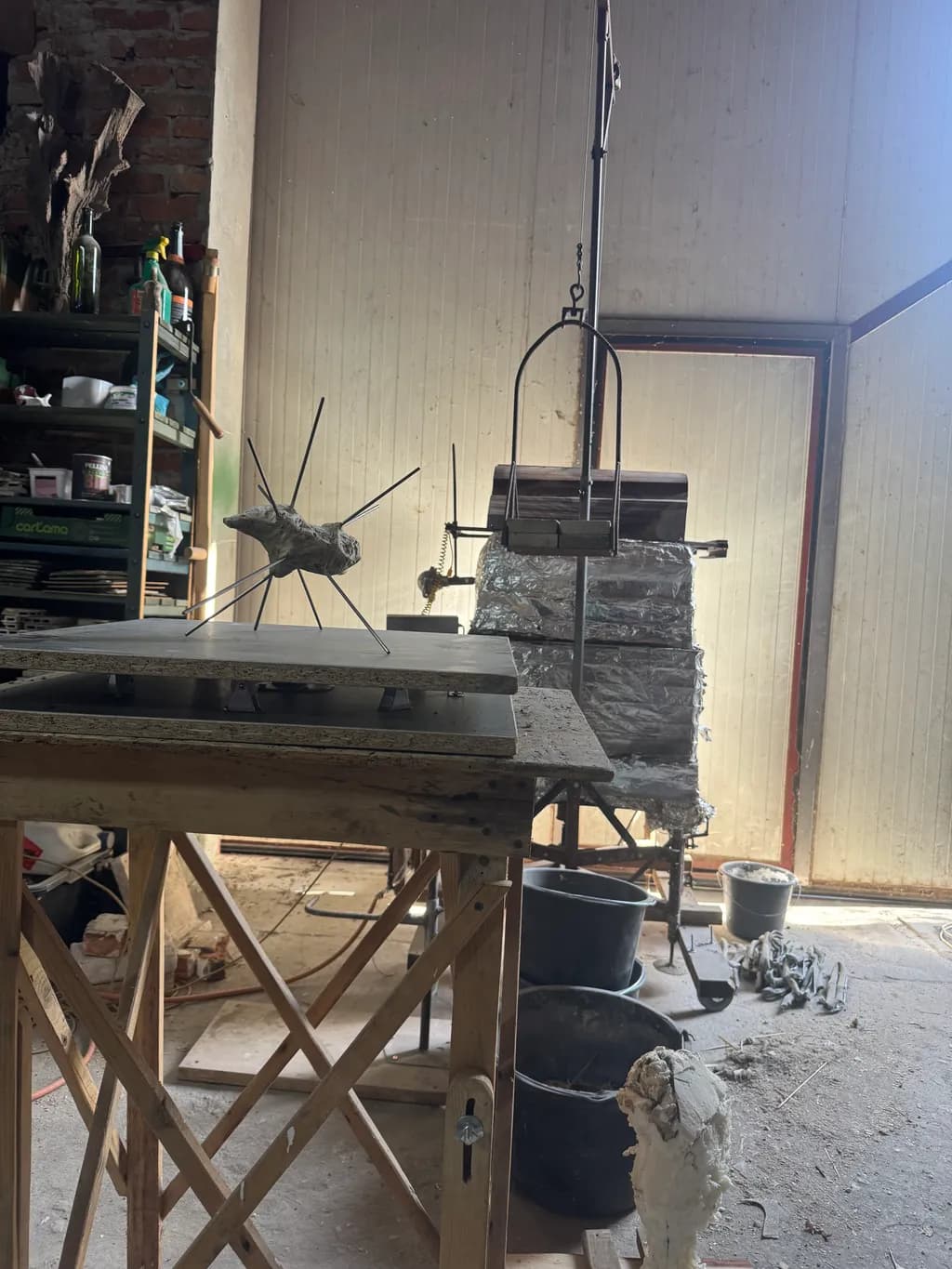 Creative Sanctuary: A Sculptor's Workspace in Harmony with Artistry