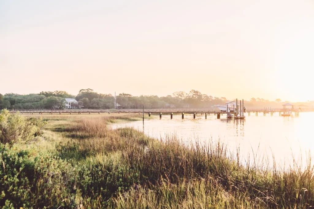 Serenity at Dawn: A Tranquil Waterside Escape