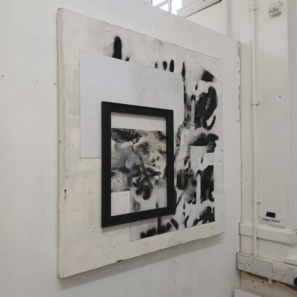 Fragmented Reflections: An Exploration of Monochrome Textures and Forms in Contemporary Art