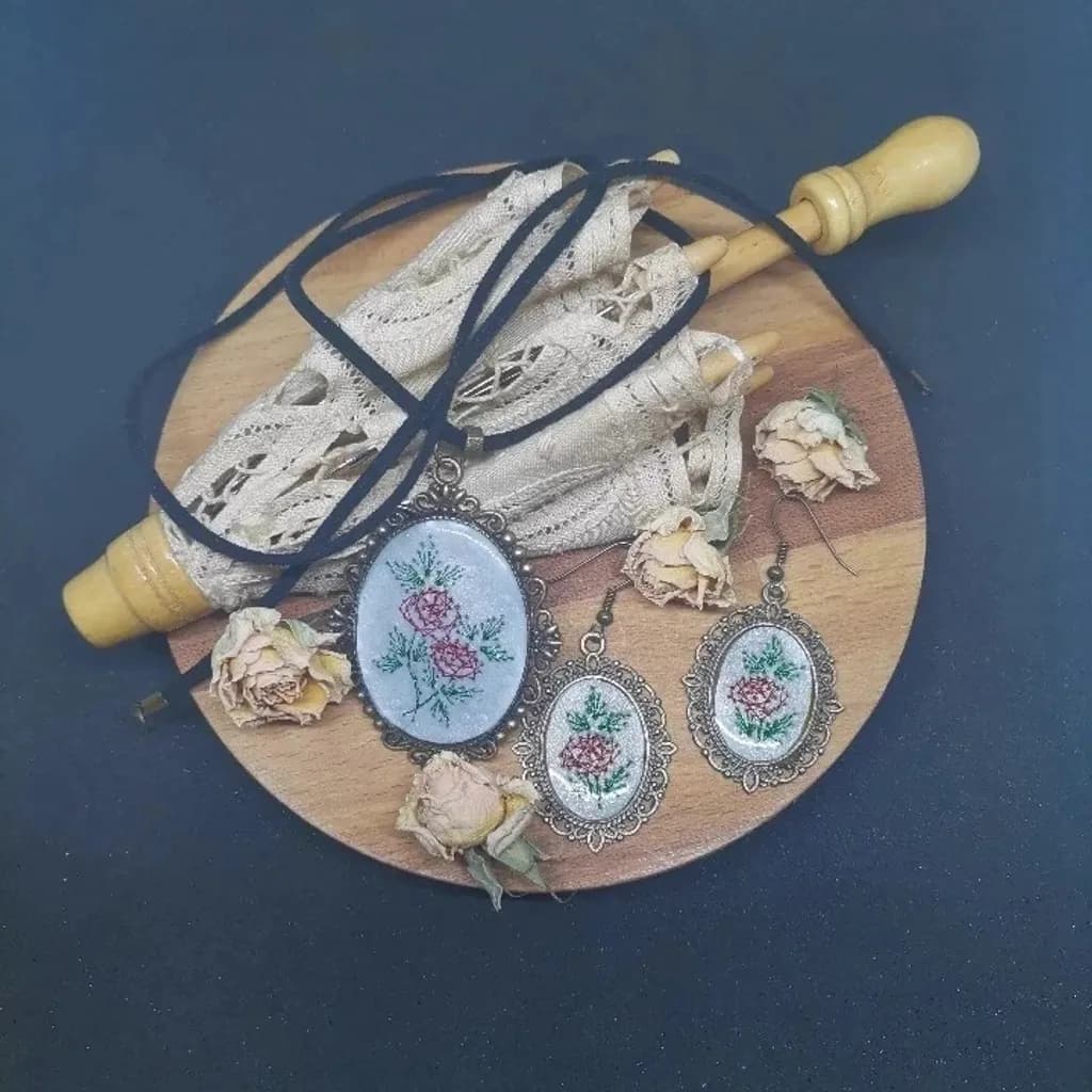 Lace and Rose Jewelry Set