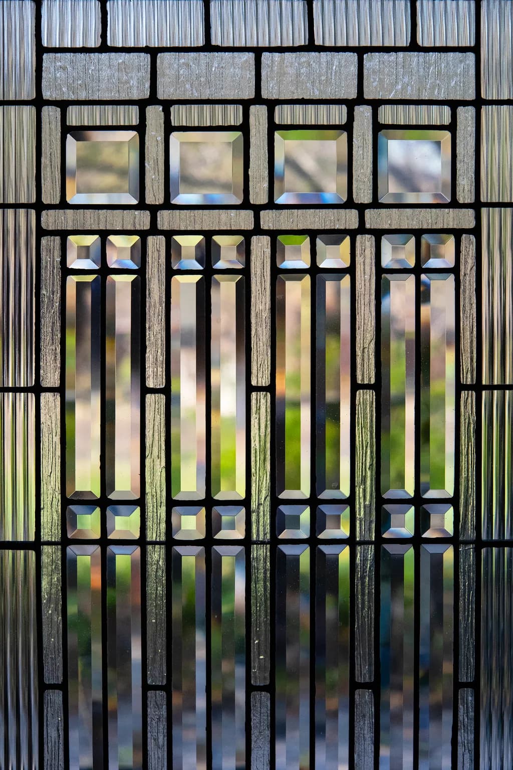 Reflections of Transparency: A Dance of Glass and Light in Architectural Design