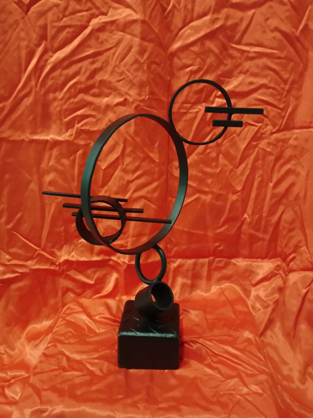 Dynamic Harmony: A Modern Abstract Metal Sculpture in Motion