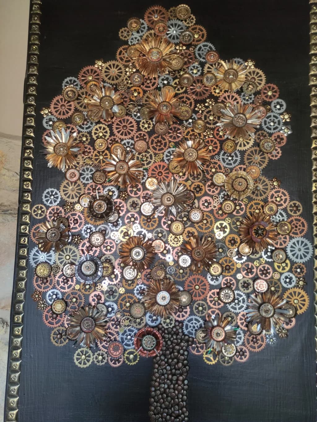 Whimsical Gear Tree: A Fusion of Nature and Mechanism in Metal Art