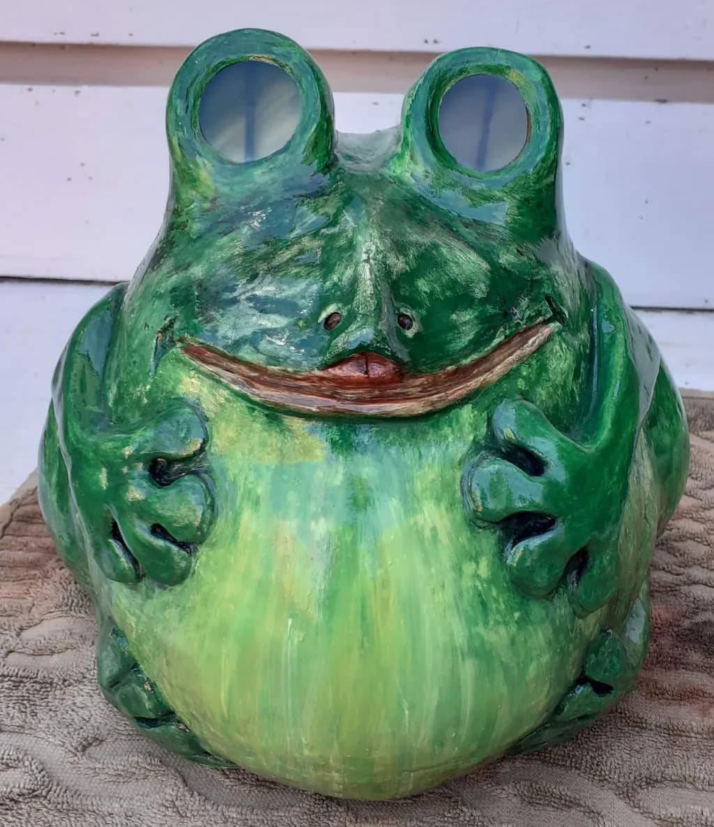 Charming Green Frog Sculpture: A Whimsical Touch for Your Home Decor