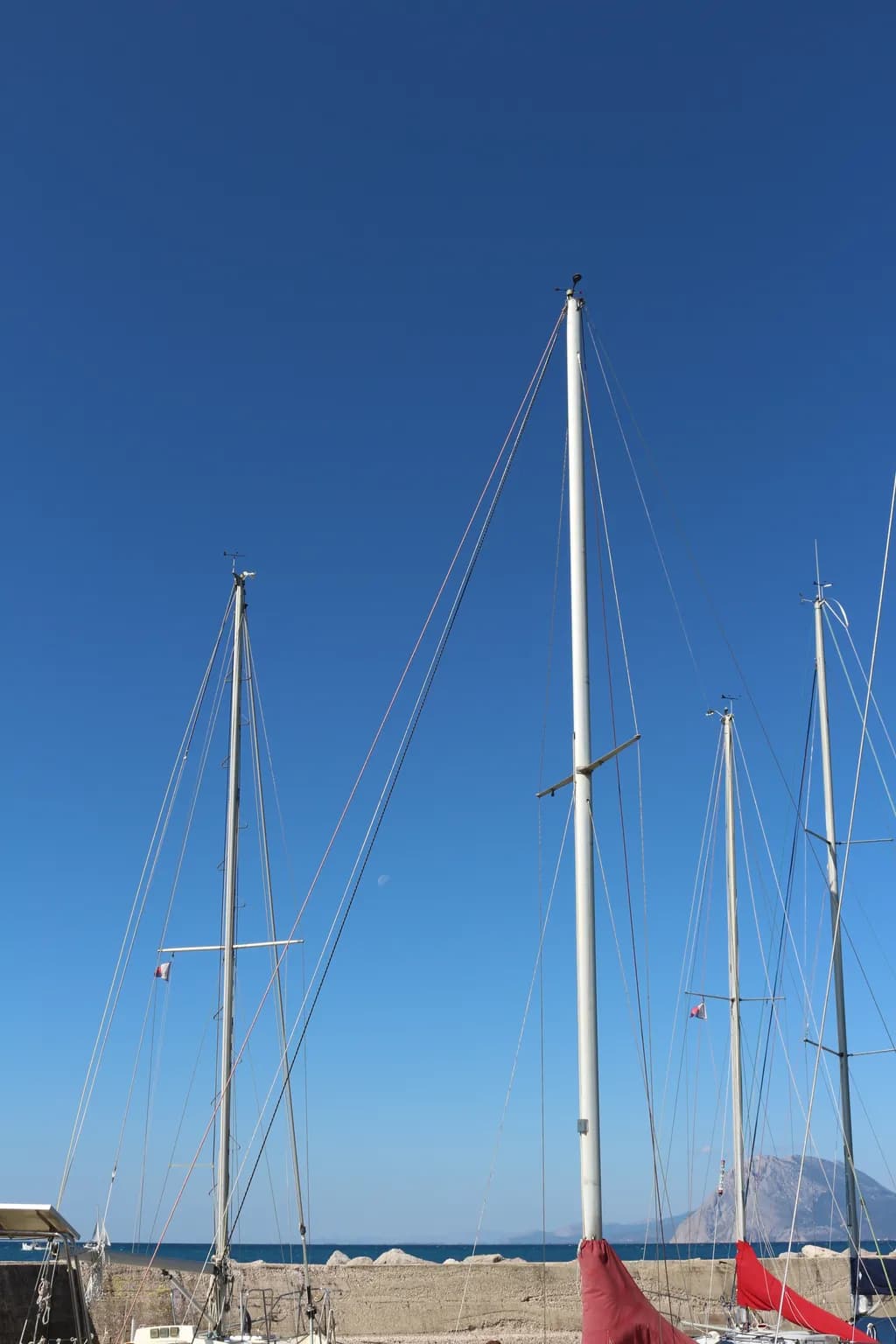 Serenity at the Marina: Sailboats Under a Clear Blue Sky
