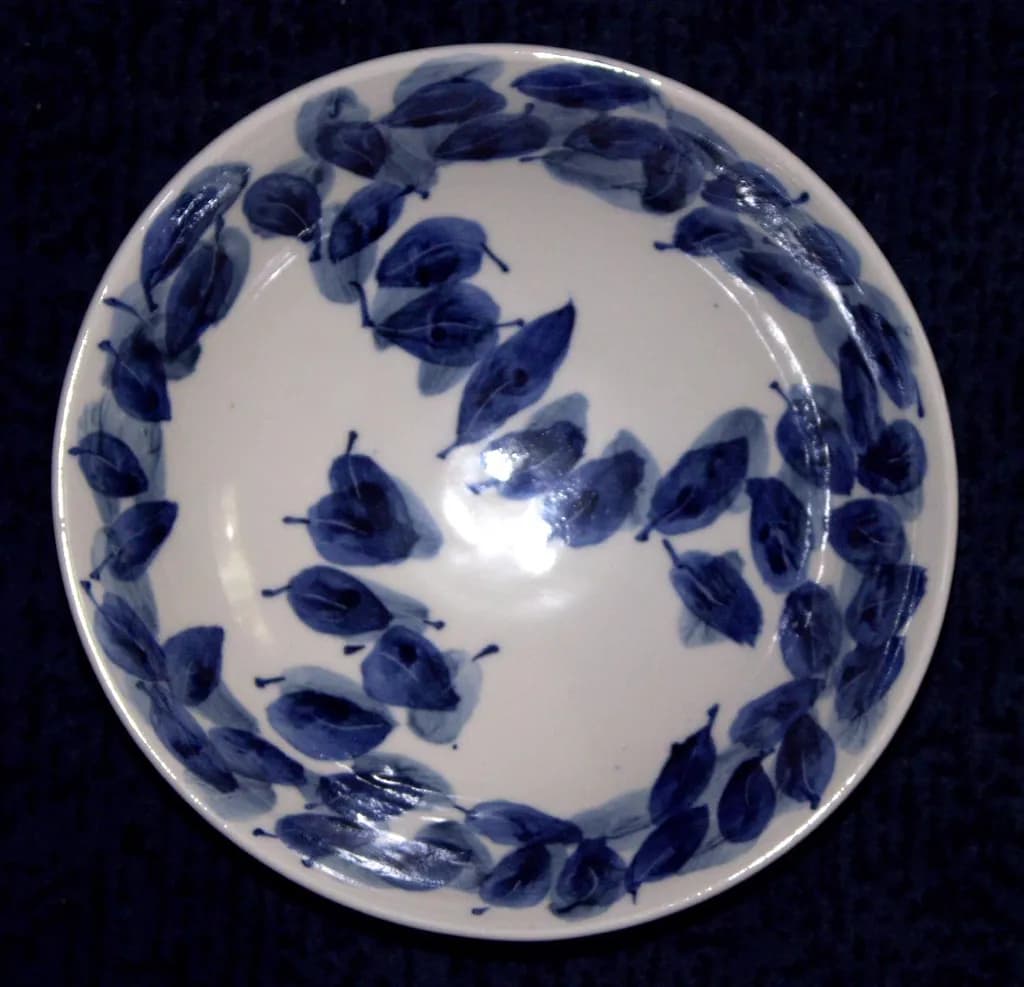 Ceramic Elegance: Hand-Painted Blue Leaf Bowl for Decorative Artistry