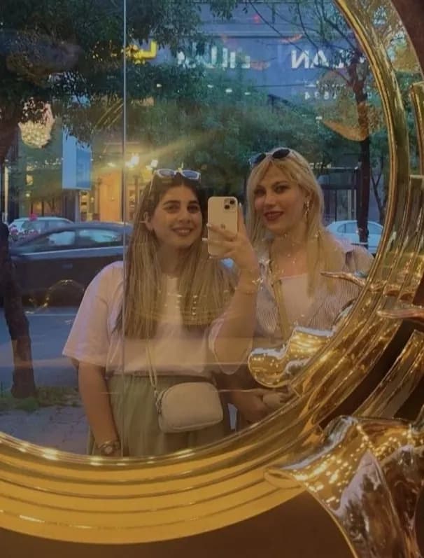 Reflections of Friendship: A Captivating Moment in a Cityscape Mirror