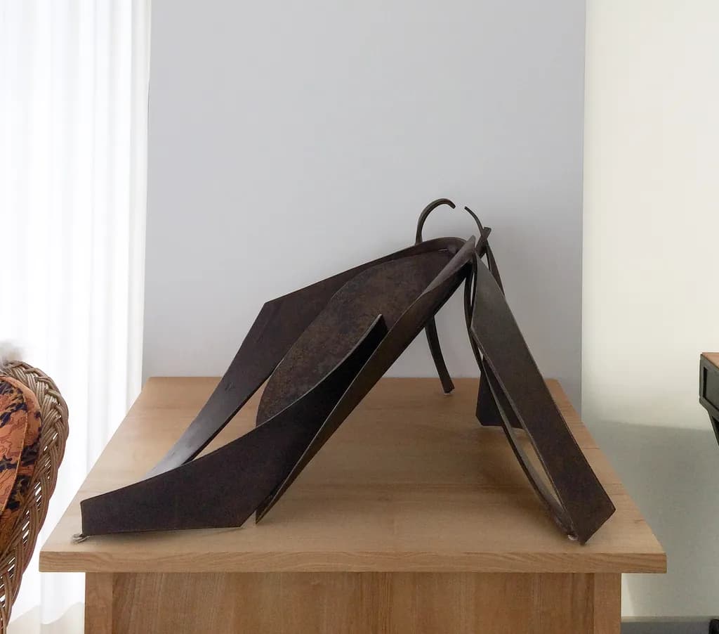 Whispers of Metal: An Abstract Sculpture of Modern Design