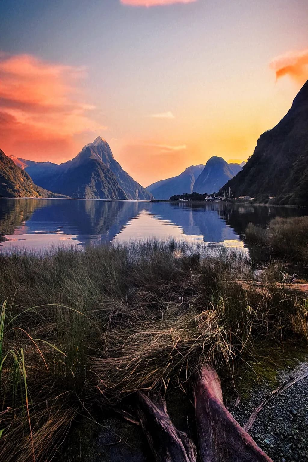 Serenity at Dusk: A Tranquil Reflection of Mountains and Water