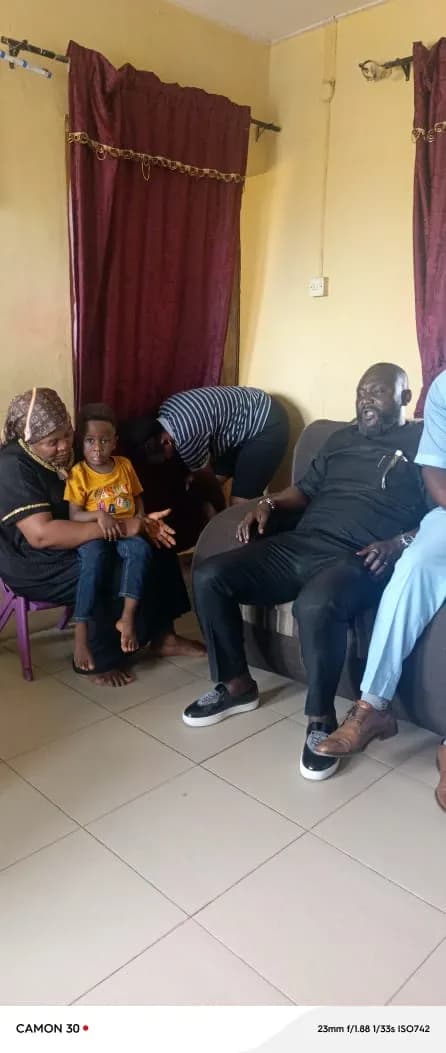 Family Conversations: A Moment of Connection and Relaxation in Everyday Life