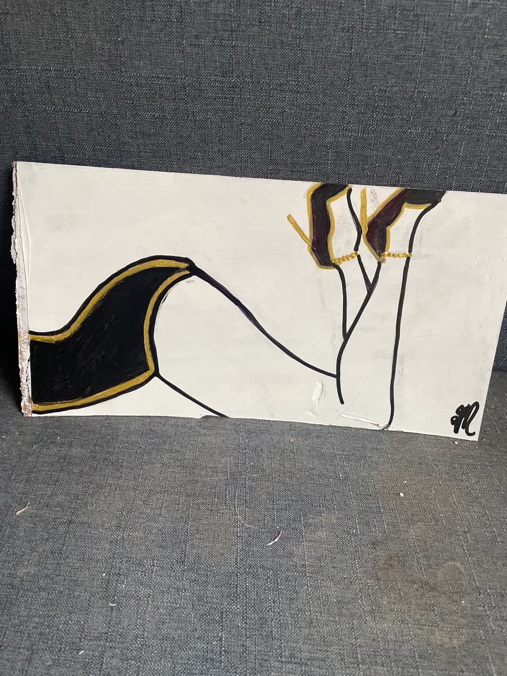 Elegant Curves: A Minimalist Exploration of Form and Style