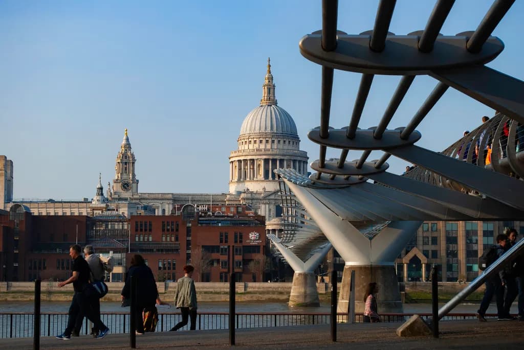 Under the Millennium Bridge