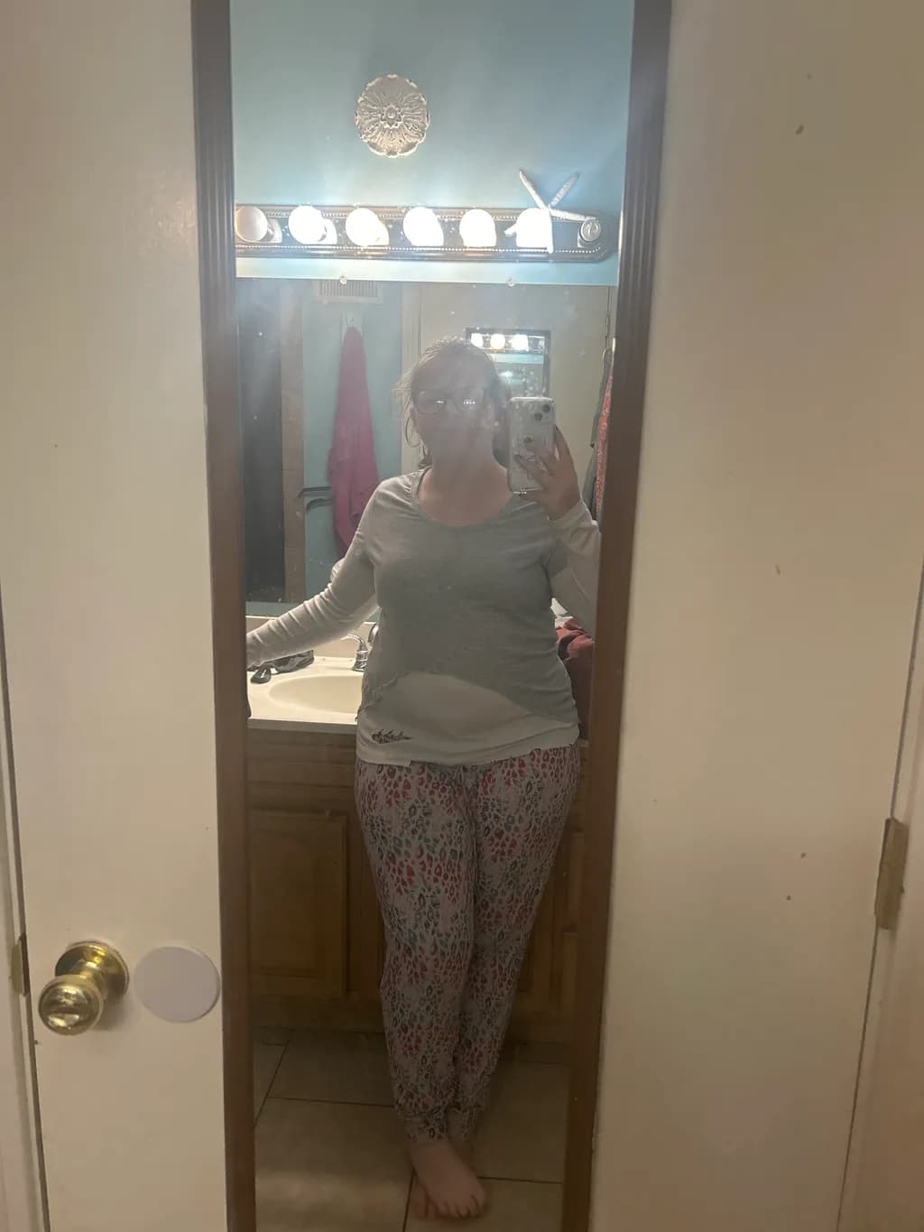 Reflections of Comfort: A Casual Selfie in a Relaxed Home Setting