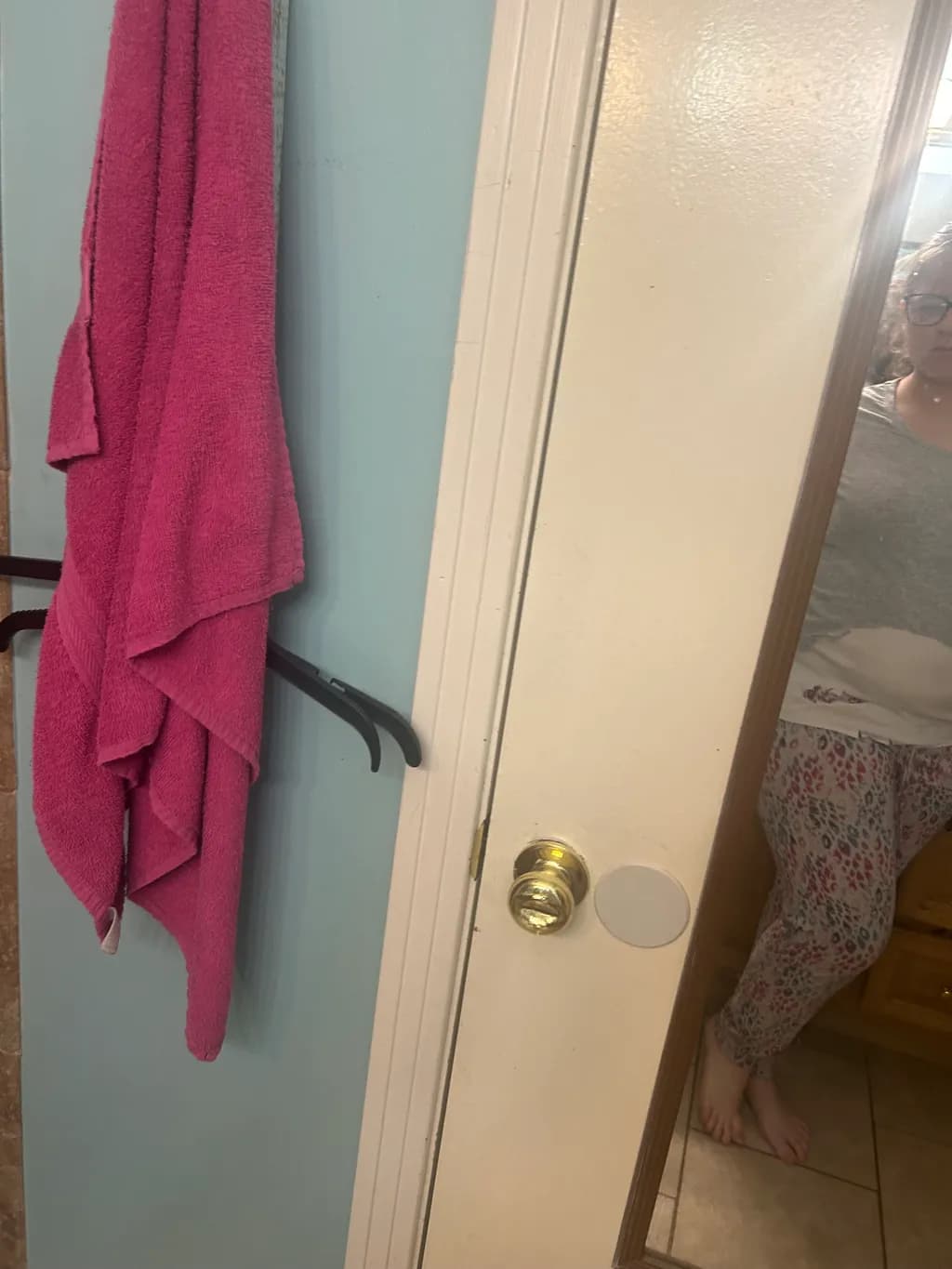 Reflections of Everyday Life: A Moment in the Bathroom Space