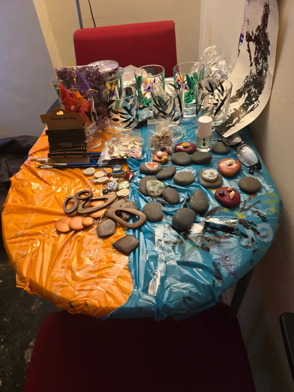 Creative Chaos: A Vibrant Table of Artistic Inspirations and Crafting Wonders