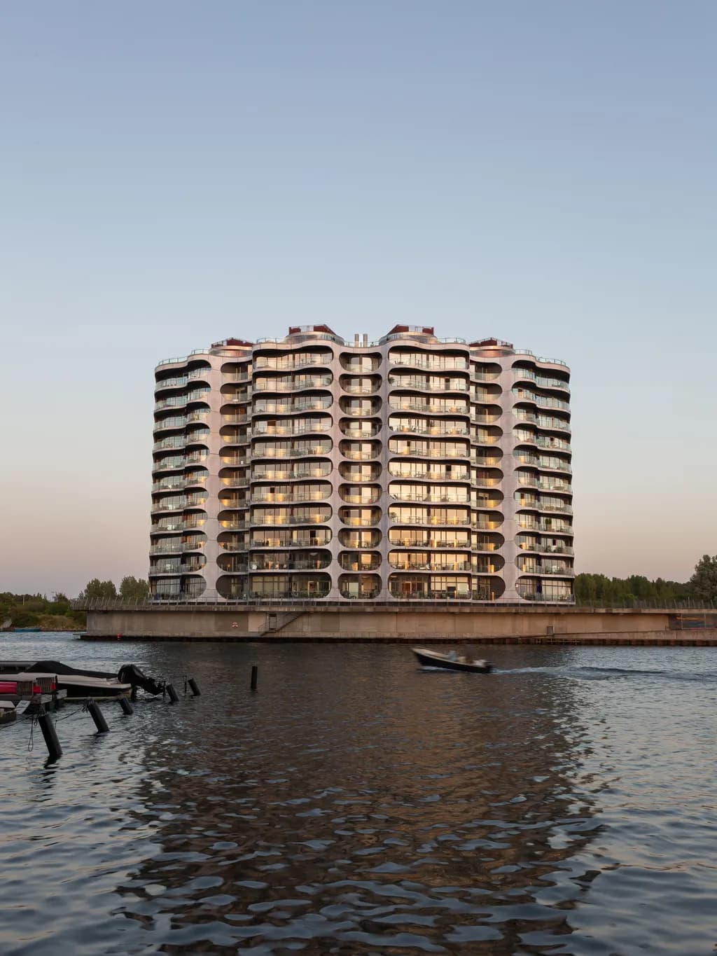 Modern Serenity: Reflections of Architectural Elegance by the Water's Edge