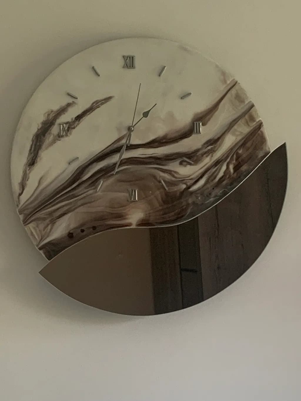 Elegant Marble Wave Clock: A Modern Decorative Timepiece for Artistic Interiors