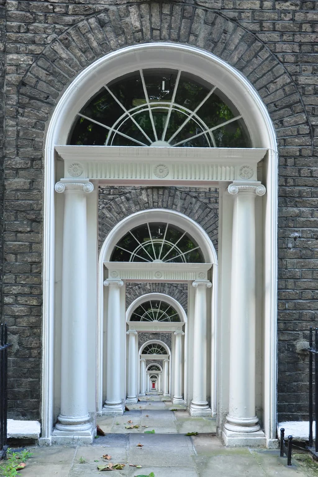 Endless Arches: A Journey Through Architectural Elegance by Thomas Murray