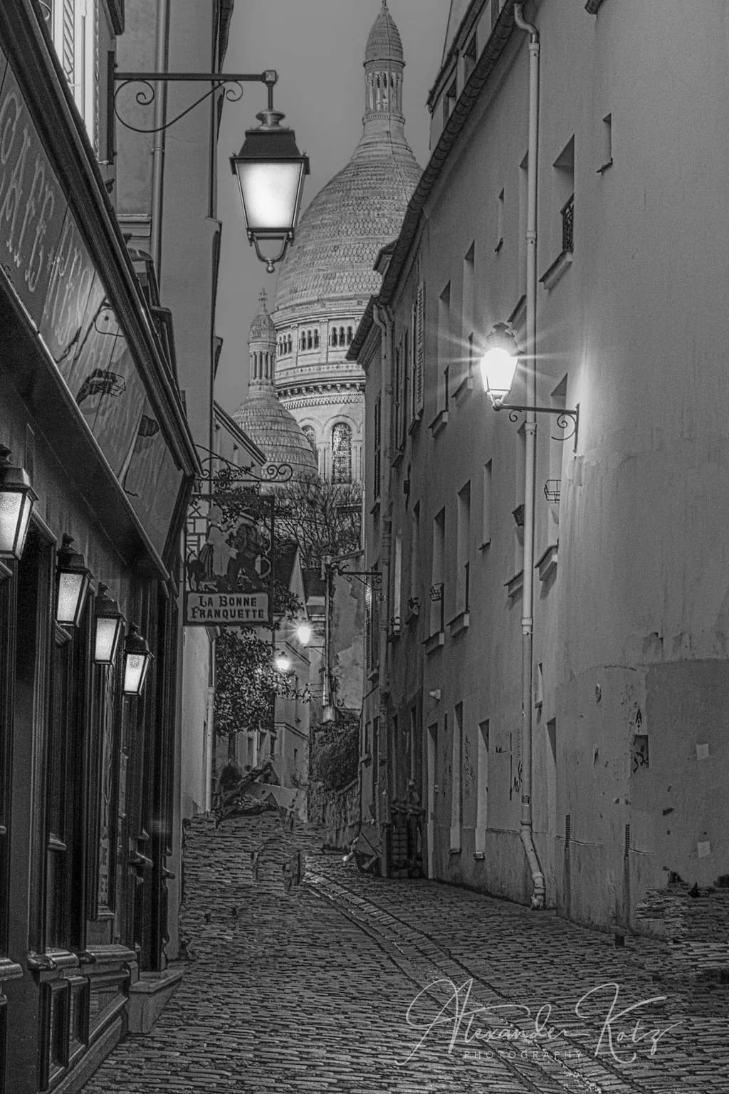 Whispers of History: A Monochrome Stroll Through the Cobblestone Alleyways of Paris