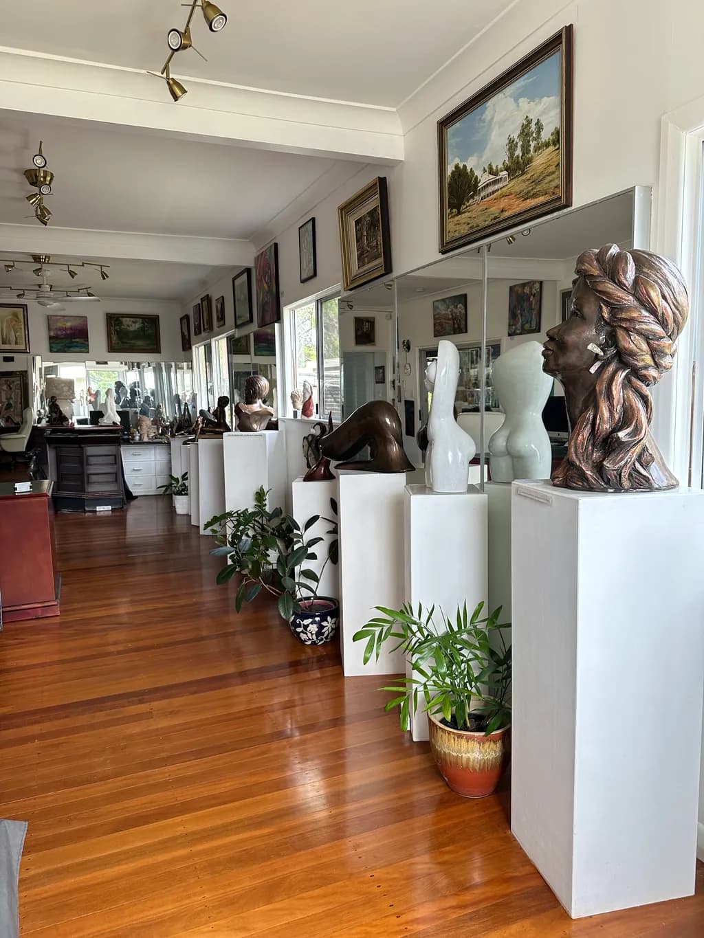 Elegant Sculptural Harmony: A Serene Exhibition of Art and Nature in Interior Spaces