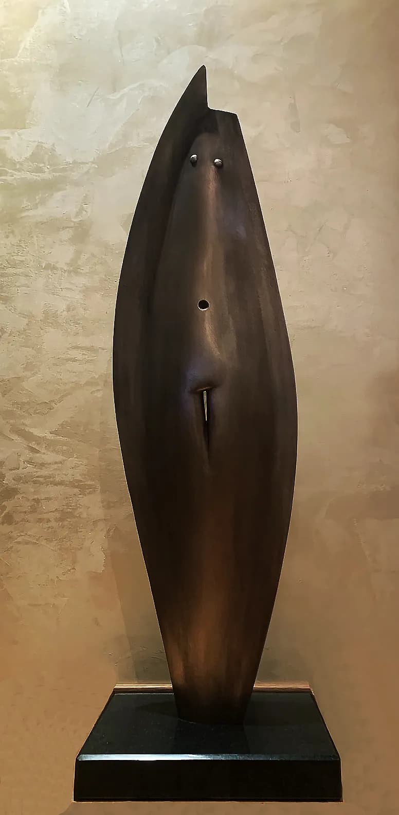Ethereal Elegance: A Contemporary Sculpture of Form and Grace