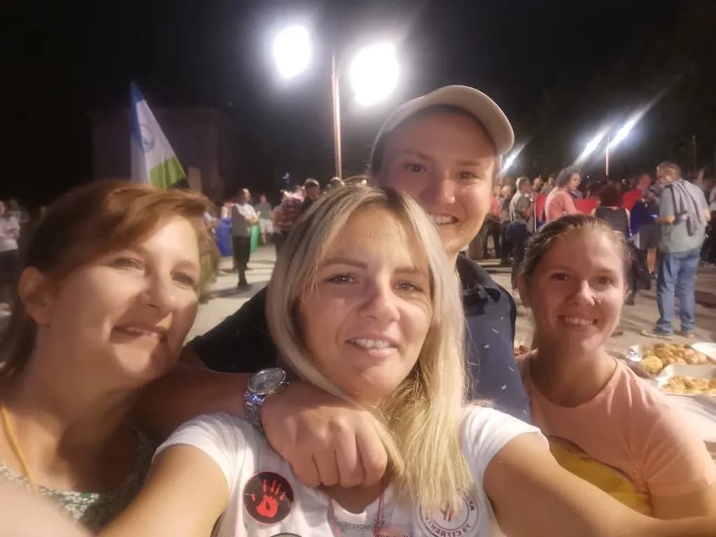 Joyful Moments: A Night of Friendship and Celebration in the Heart of the City