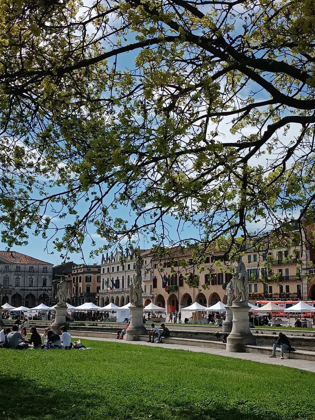 Serenity in the Square: A Lush Spring Day in the Heart of the City